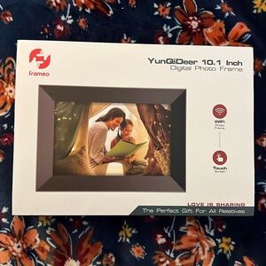 NIB Digital Photo Frame, NIB